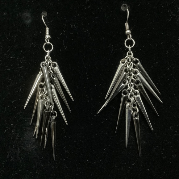 New Fancy Dangling Fashion Earrings - Picture 4 of 6